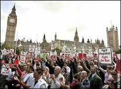Protesters outside the Palace of Westminster showing their support for hunting. Reuters.